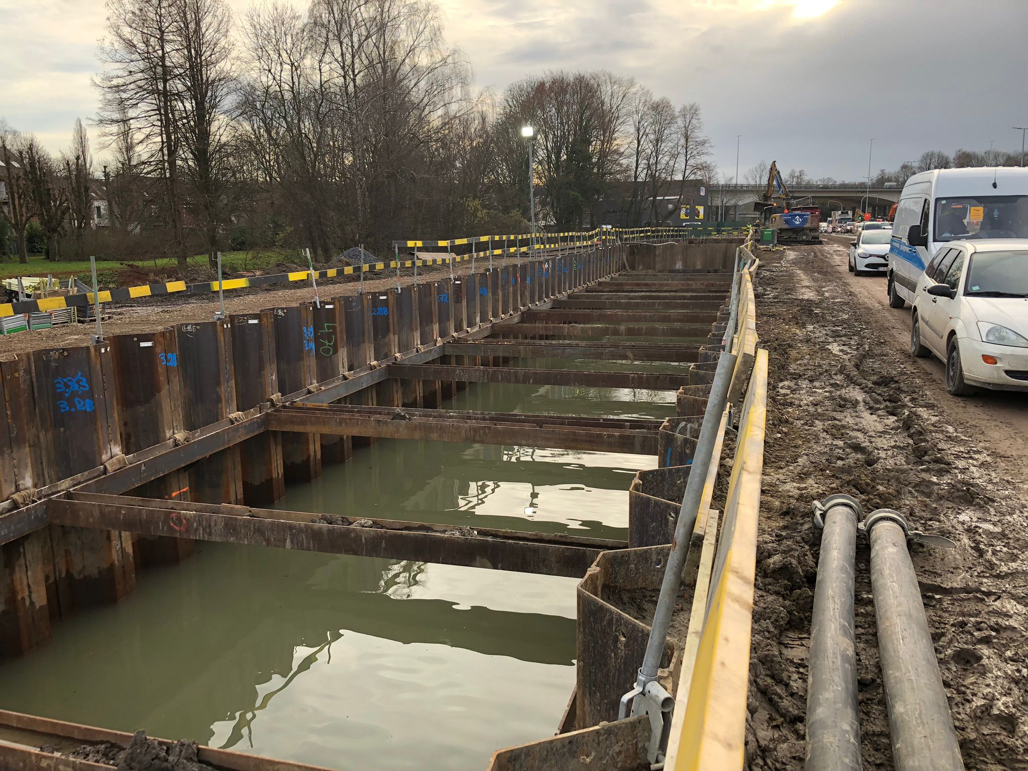 Cleaning sheet piles and placing underwater concrete