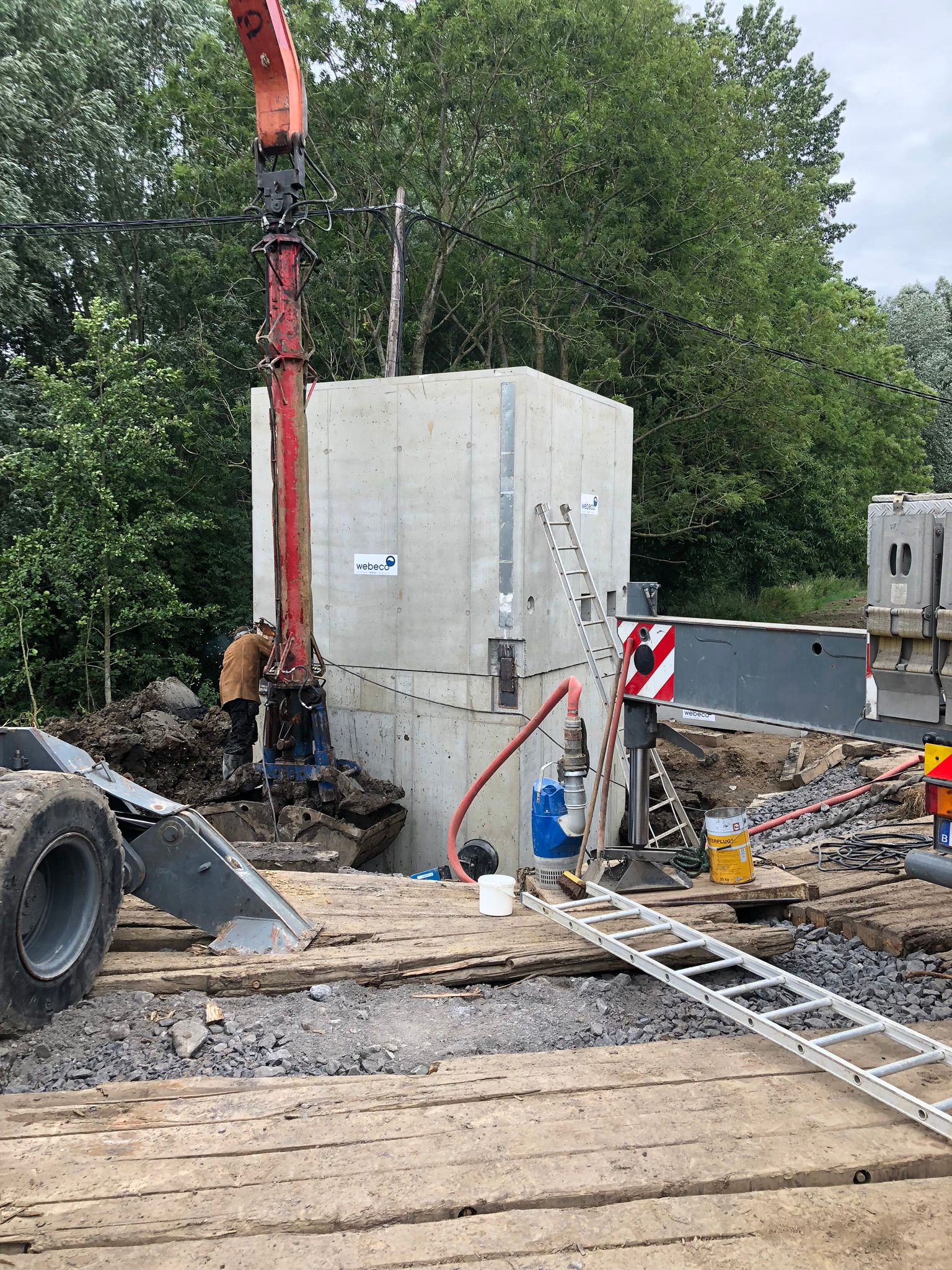 Sinking a precast pump shaft