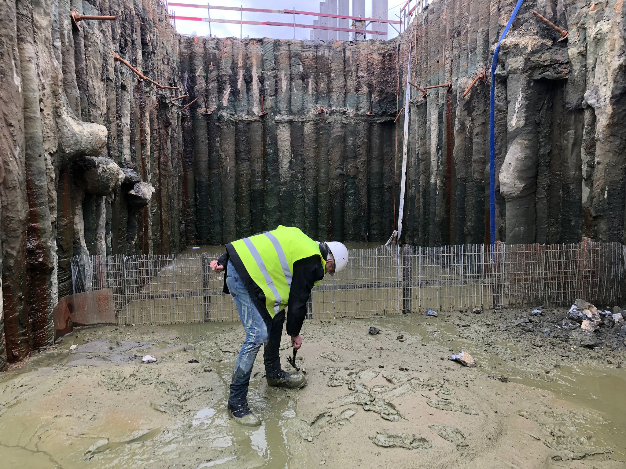 Underwater concrete in a secant pile shaft at two levels